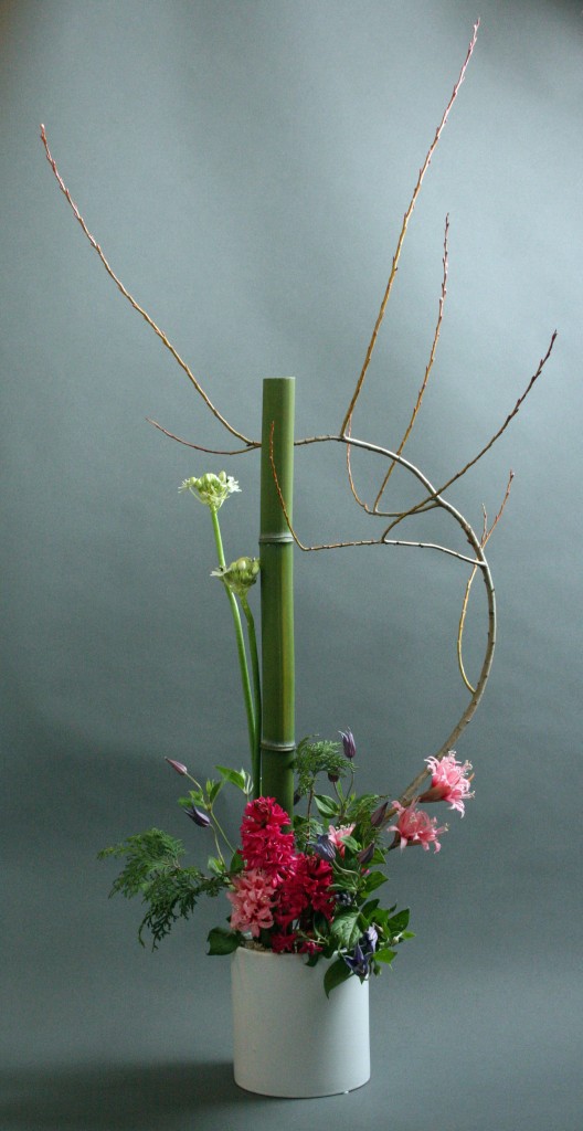 Arrangement for IFDA table at Potomac Wholesale Flower Show